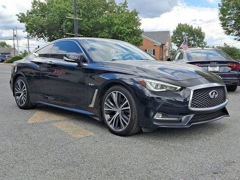Used 2017 INFINITI Q60 2.0t w/ Moonroof Package image 3