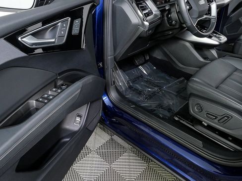 Used 2023 Audi Q4 e-tron Prestige image 7
