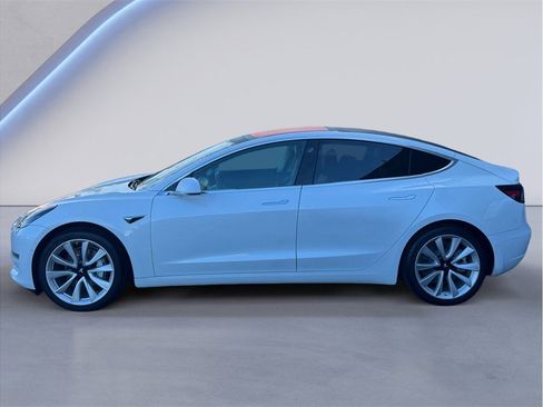 Used 2019 Tesla Model 3 Standard Range image 3