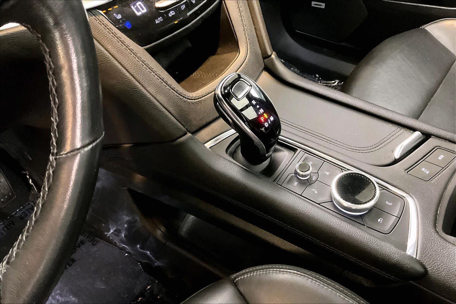 Used 2024 Cadillac XT6 Premium Luxury FWD image 17
