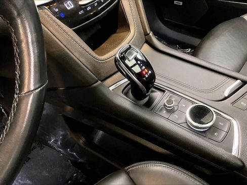 Used 2024 Cadillac XT6 Premium Luxury FWD image 17