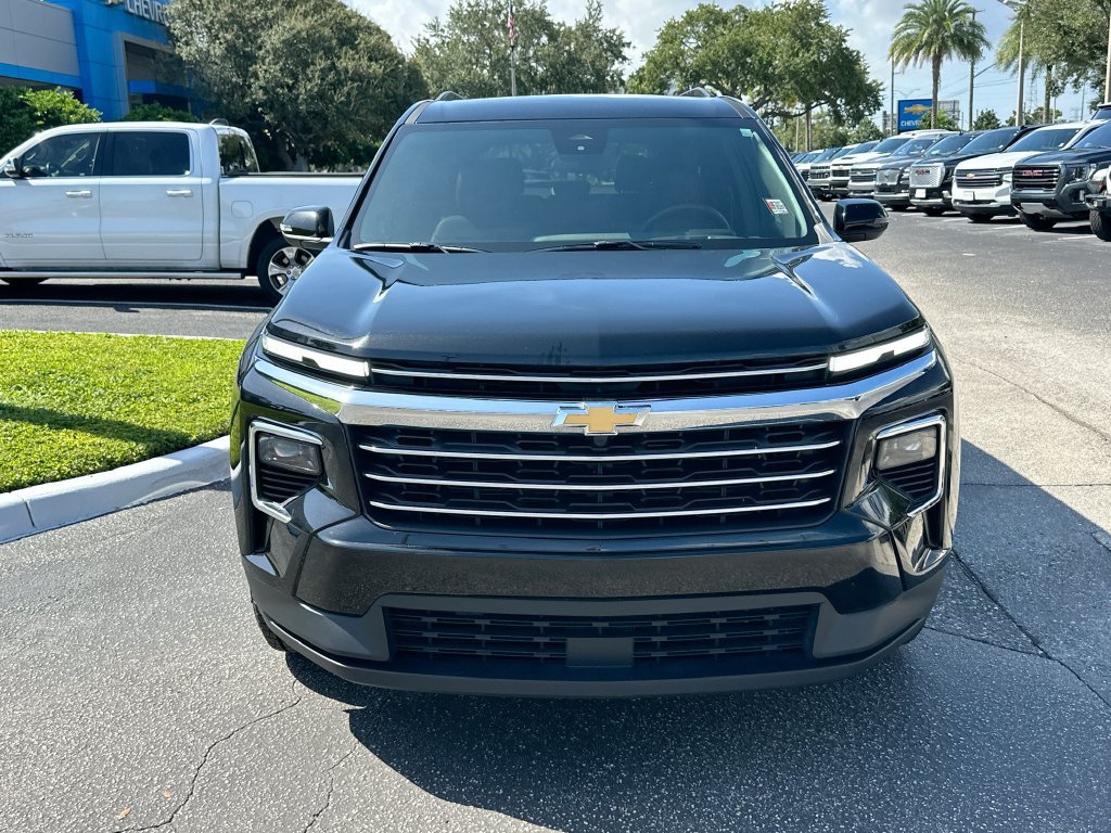 Used 2025 Chevrolet Traverse LT AWD/4WD image 2