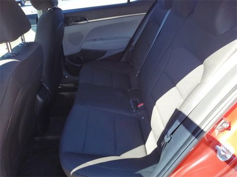 Used 2017 Hyundai Elantra SE image 23