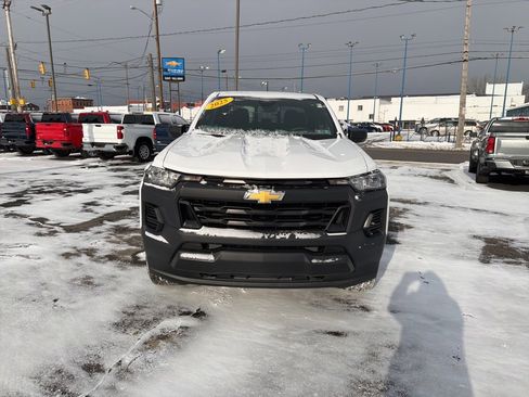 Used 2025 Chevrolet Colorado W/T w/ Advanced Trailering Package image 2