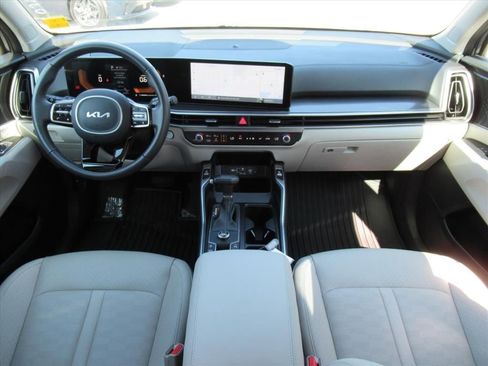 Used 2025 Kia Sorento S w/ Panoramic Sunroof Package image 11