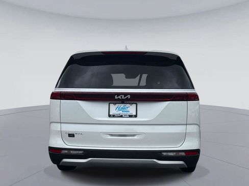 Used 2024 Kia Carnival LX image 5