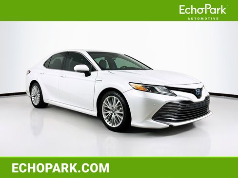 Used 2018 Toyota Camry XLE image 1