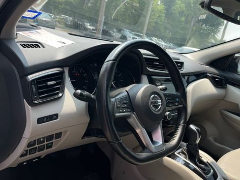 Used 2022 Nissan Rogue Sport SL w/ Premium Package image 9