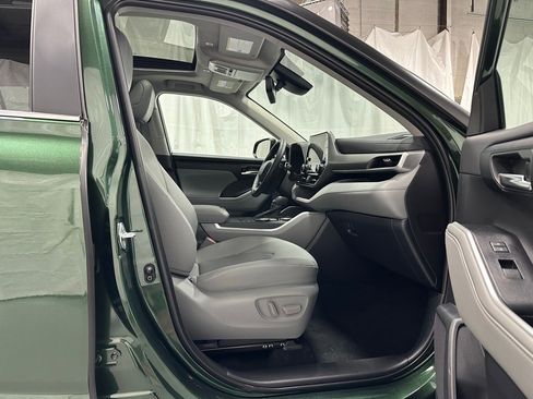 Used 2025 Toyota Highlander XLE image 66