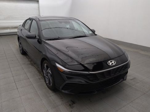 Used 2025 Hyundai Elantra Sport FWD image 13