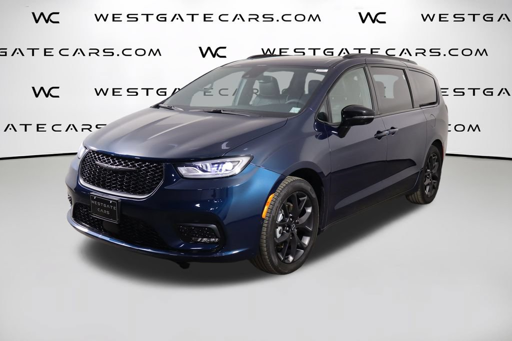 Used 2025 Chrysler Pacifica Limited FWD 360° Tour
