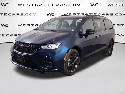 Used 2025 Chrysler Pacifica Limited