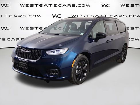 Used 2025 Chrysler Pacifica Limited FWD image 1