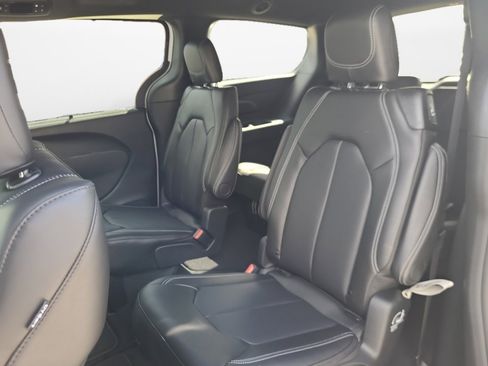 New 2026 Chrysler Pacifica Select w/ S Appearance Package image 13