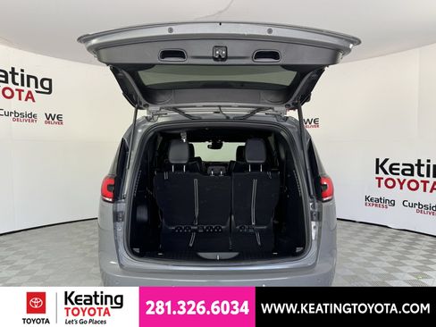 Used 2025 Chrysler Pacifica Limited FWD image 16