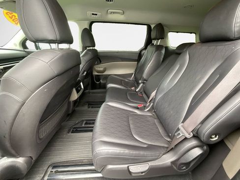 Certified 2025 Kia Carnival EX FWD image 23