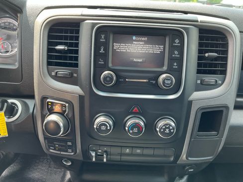 Used 2022 RAM 1500 Tradesman w/ Chrome Appearance Group AWD/4WD image 17