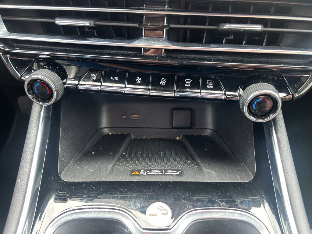 Used 2025 Chevrolet Traverse LT FWD image 29