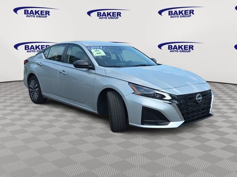 Used 2024 Nissan Altima 2.5 SV FWD image 3