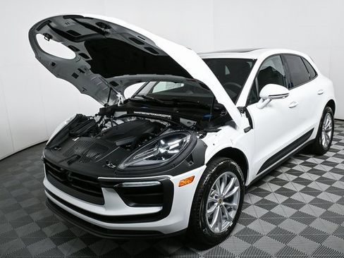 New 2025 Porsche Macan image 39