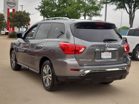 Used 2020 Nissan Pathfinder SV FWD image 2