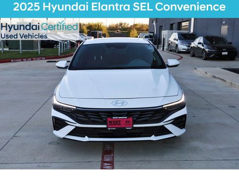 Certified 2025 Hyundai Elantra SEL image 3