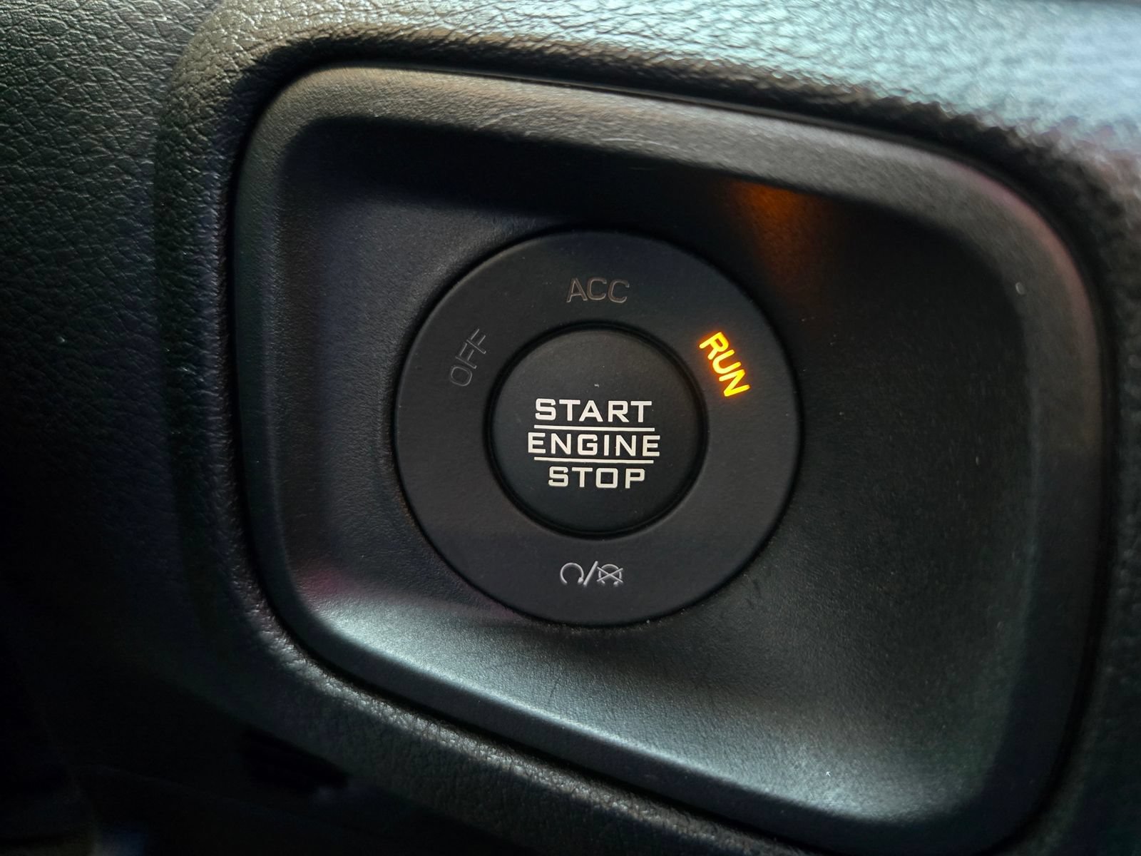 Used 2025 Jeep Gladiator Sport AWD/4WD image 21