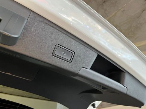 Used 2025 Volkswagen Atlas Cross Sport SE image 24