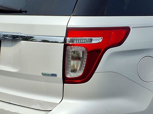Used 2013 Ford Explorer XLT AWD/4WD image 25