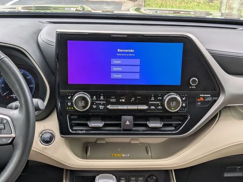 Used 2023 Toyota Highlander Limited FWD image 19