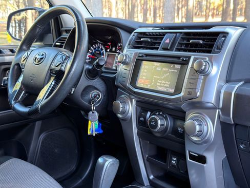 Used 2018 Toyota 4Runner SR5 image 19