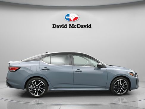 Used 2025 Nissan Sentra SR w/ SR Premium Package FWD image 9