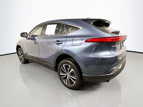 Used 2023 Toyota Venza LE image 8