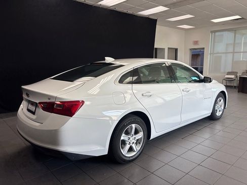 Used 2023 Chevrolet Malibu LT FWD image 3