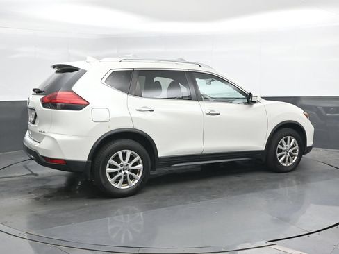 Used 2017 Nissan Rogue SV w/ SV Premium Package AWD/4WD image 2
