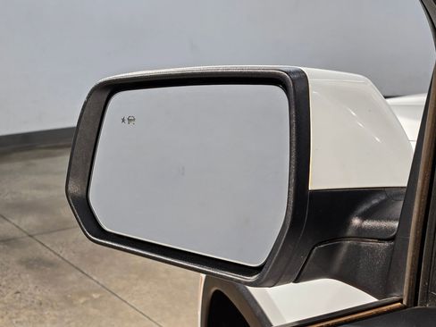 Used 2023 Chevrolet Traverse LT w/ LT Premium Package image 23