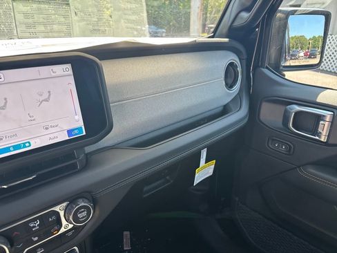 Used 2024 Jeep Wrangler Sahara image 23