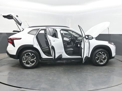 New 2026 Chevrolet Trax LT w/ Driver Confidence Package FWD image 43
