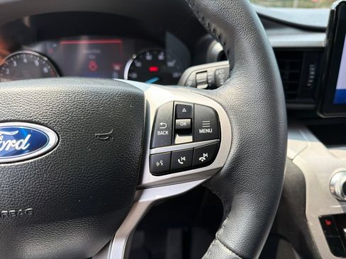 Used 2023 Ford Explorer XLT AWD/4WD image 17