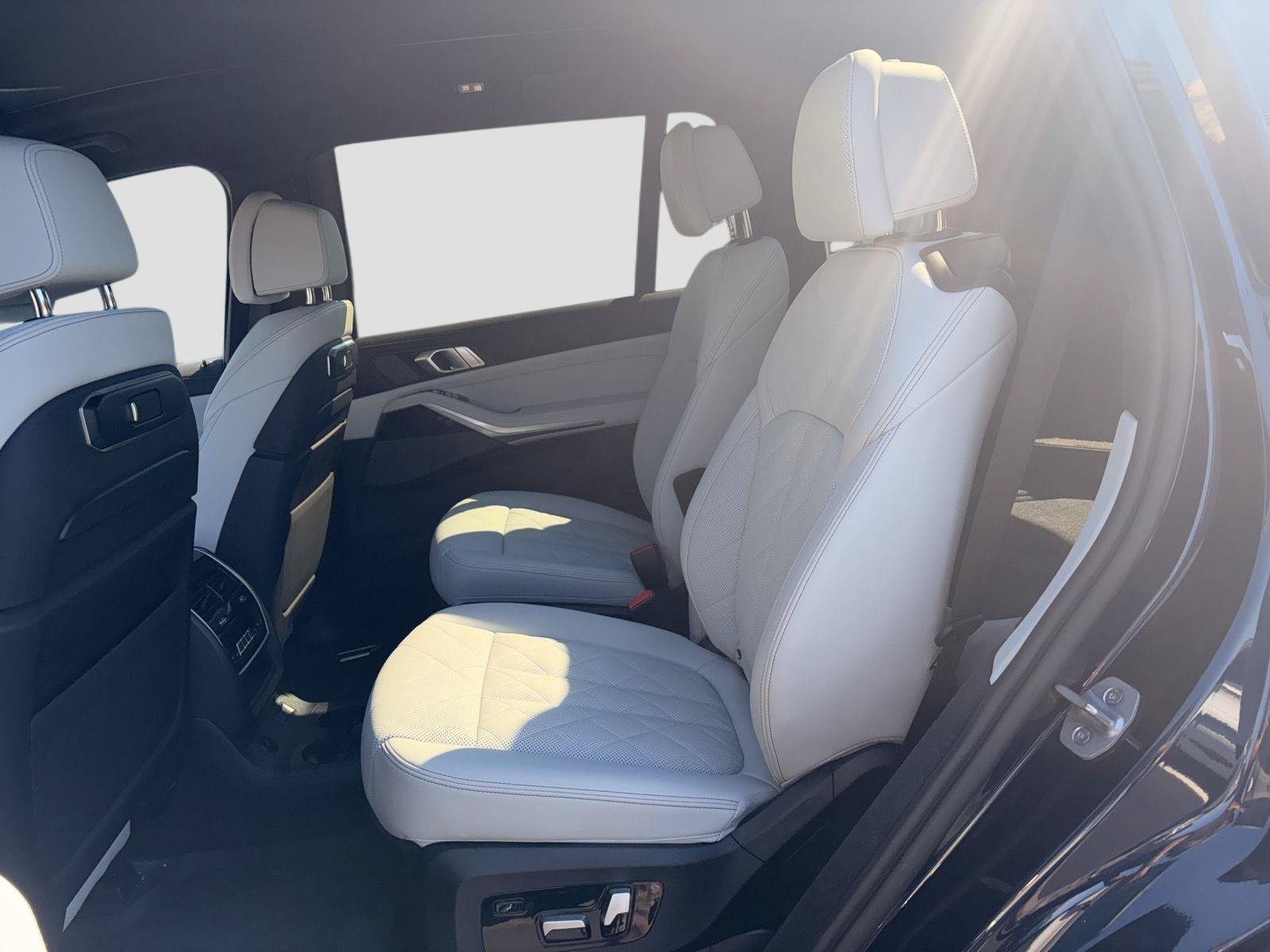 Used 2023 BMW X7 xDrive40i w/ Premium Package AWD/4WD image 7