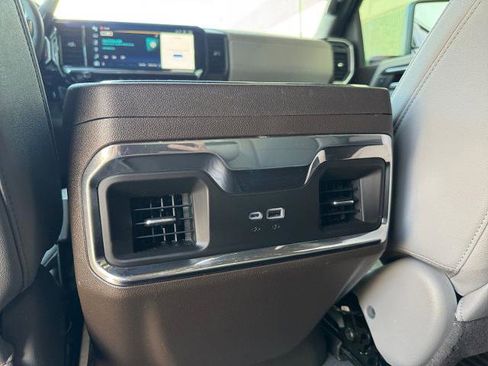 Used 2024 Chevrolet Silverado 2500 LTZ w/ LTZ Convenience Package AWD/4WD image 20
