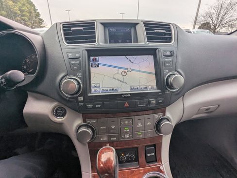 Used 2012 Toyota Highlander Limited w/ Tow Pkg image 4