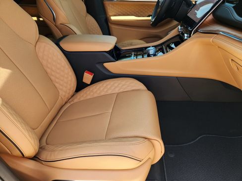 New 2025 Jeep Grand Cherokee Summit w/ Obsidian Package image 10