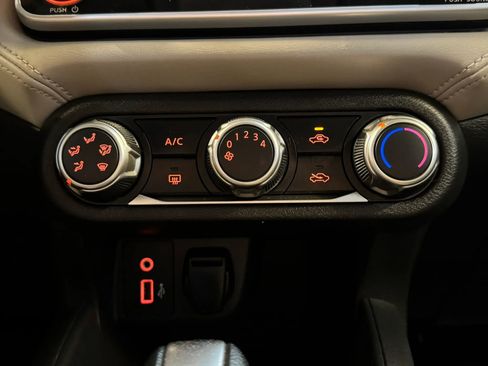 Used 2020 Nissan Versa SV FWD image 17
