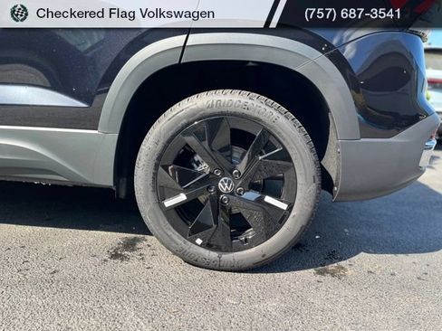 New 2026 Volkswagen Taos SE FWD image 6