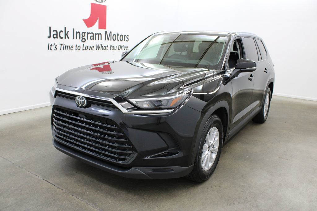 Used 2025 Toyota Grand Highlander AWD image 2