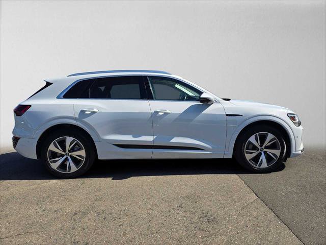 Used 2024 Audi Q8 e-tron Premium Plus w/ Premium Plus Package AWD/4WD image 2
