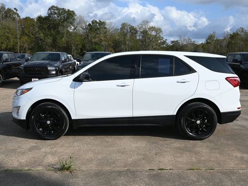 Used 2018 Chevrolet Equinox LS image 2