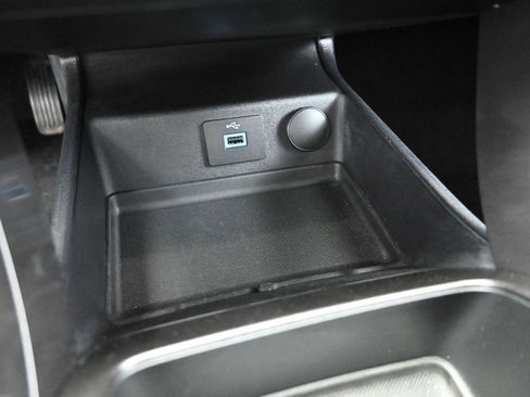 Used 2018 Ford Fusion SE image 3