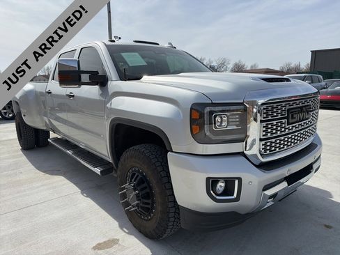 Used 2019 GMC Sierra 3500 Denali w/ Duramax Plus Package image 3